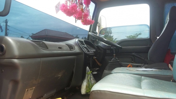 รถอีซูซุ 6 ล้อดั้ม FTR 200 แรงม้า. ปี 48. สนใจติดต่อ 081 - 6079515