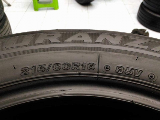 ยาง \% คัดสภาพ Bridgestone Turanza ER33  215 60 16 ผลิตปลายปี 2015 ยางสวย ดอกหนาๆ วิ่งต่อได้อีกยาวๆ ขายถูก 4 เส้น 4000.- NET  ใส่ ถ่วง เปลี่ยนจุ๊บใหม่ฟรี รับบัตรเครดิตทุกธนาคาร ส่งทั่วไทย