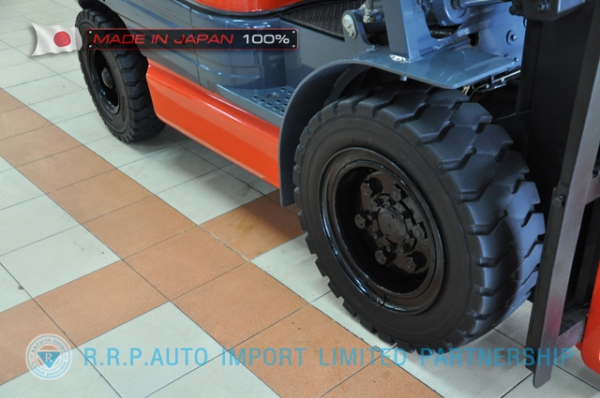 ขายรถโฟล์คลิฟท์มือสอง TOYOTA รุ่น 6FD30-30860 นำเข้าจากประเทศญี่ปุ่น 100\% ไม่เคยใช้งานในไทย