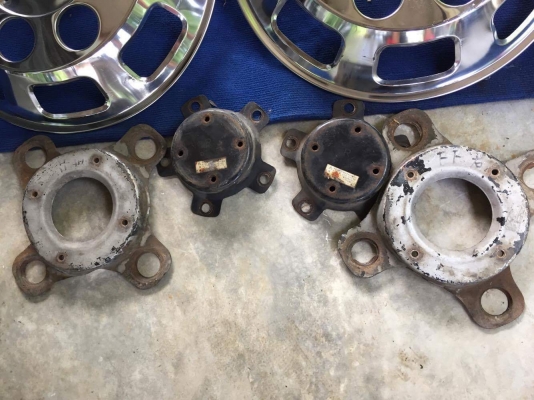 ฝาครบล้อ ขอบ 20 เก่ายุ่นสภาพสวยจัด ฝาครบล้อ ขอบ 20 เก่ายุ่นสภาพสวยจัด