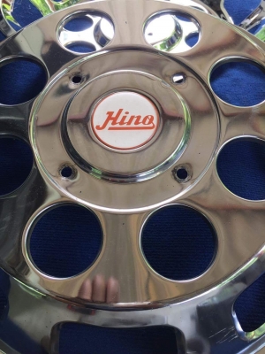 ฝาครบล้อ ขอบ 20 เก่ายุ่นสภาพสวยจัด ฝาครบล้อ ขอบ 20 เก่ายุ่นสภาพสวยจัด