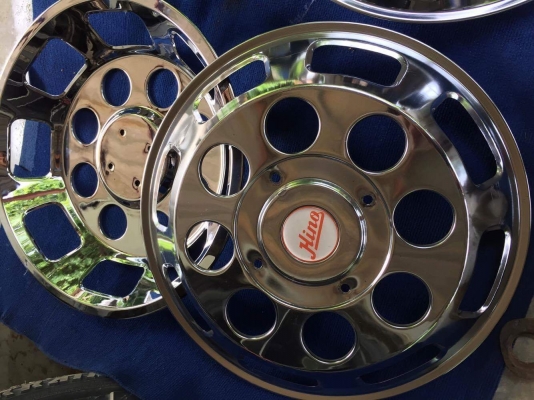 ฝาครบล้อ ขอบ 20 เก่ายุ่นสภาพสวยจัด ฝาครบล้อ ขอบ 20 เก่ายุ่นสภาพสวยจัด