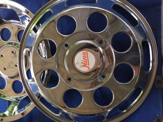 ฝาครบล้อ ขอบ 20 เก่ายุ่นสภาพสวยจัด ฝาครบล้อ ขอบ 20 เก่ายุ่นสภาพสวยจัด