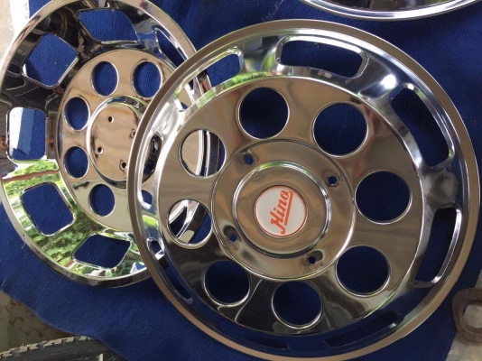 ฝาครบล้อ ขอบ 20 เก่ายุ่นสภาพสวยจัด ฝาครบล้อ ขอบ 20 เก่ายุ่นสภาพสวยจัด