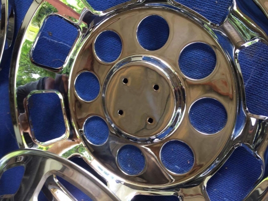 ฝาครบล้อ ขอบ 20 เก่ายุ่นสภาพสวยจัด ฝาครบล้อ ขอบ 20 เก่ายุ่นสภาพสวยจัด