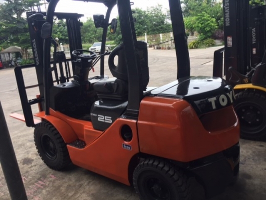 ขายโฟล์คลิฟท์  TOYOTA โตโยต้า 8FD25 2.5ตัน-รุ่น8 เกียร์ออโต้ เครื่องยนต์ดีเซล เสา3เมตร