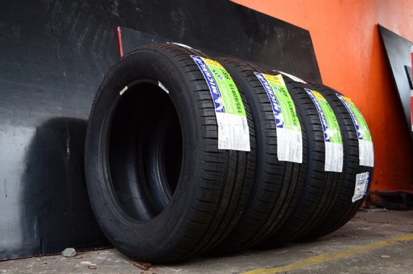 MICHELIN XM2 195/60R15 เส้นละ 2,500 บาทปี16 MICHELIN XM2 195/60R15 เส้นละ 2,500 บาทปี16