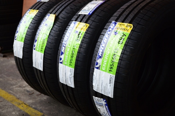 MICHELIN XM2 195/60R15 เส้นละ 2,500 บาทปี16 MICHELIN XM2 195/60R15 เส้นละ 2,500 บาทปี16