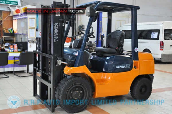 ขายรถโฟล์คลิฟท์มือสอง TOYOTA รุ่น FD30-20688 นำเข้าจากประเทศญี่ปุ่น 100\% ไม่เคยใช้งานในไทย