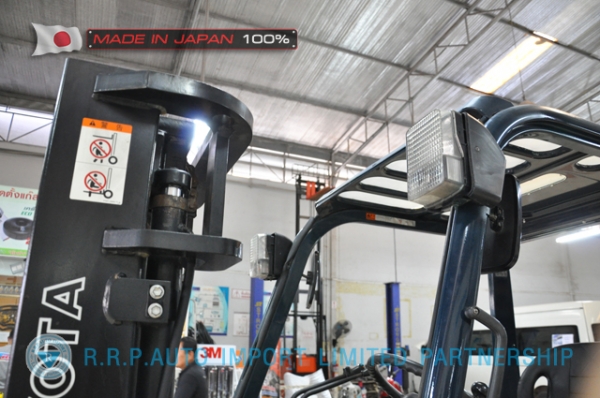 ขายรถโฟล์คลิฟท์มือสอง TOYOTA รุ่น FD30-20688 นำเข้าจากประเทศญี่ปุ่น 100\% ไม่เคยใช้งานในไทย