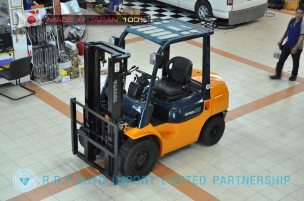 ขายรถโฟล์คลิฟท์มือสอง TOYOTA รุ่น FD30-20688 นำเข้าจากประเทศญี่ปุ่น 100\% ไม่เคยใช้งานในไทย