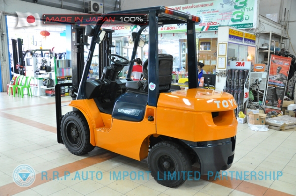 ขายรถโฟล์คลิฟท์มือสอง TOYOTA รุ่น FD30-20688 นำเข้าจากประเทศญี่ปุ่น 100\% ไม่เคยใช้งานในไทย