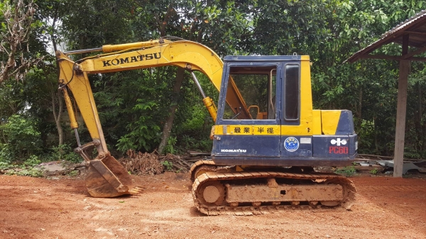 ขาย แบคโฮ KOMATSU PC60-5 เอกสารใบซื้อขาย เครื่องดี ปั้มนิ้ว ช่วงล่างเต็ม ได้ 2 บุ้งกี๋ ราคาต่อรองได้ครับ