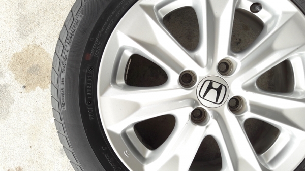 ขายล้อHONDA Jazz Hybrid ขอบ15 ยางปี14  4ล้อ