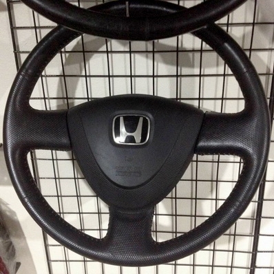 พวงมาลัยวงละ 1950 บาท BMW 2500 ใต้ราคามีสินค้าอื่นๆอีกหรือเข้า www.phongcar2481.com -T.092-