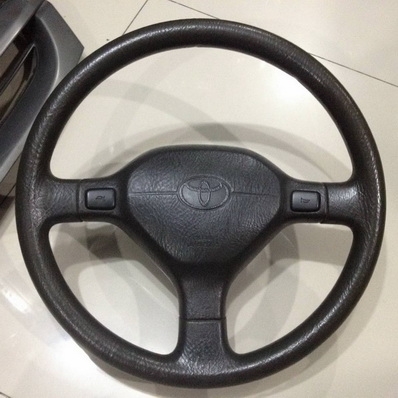 พวงมาลัยวงละ 1950 บาท BMW 2500 ใต้ราคามีสินค้าอื่นๆอีกหรือเข้า www.phongcar2481.com -T.092-