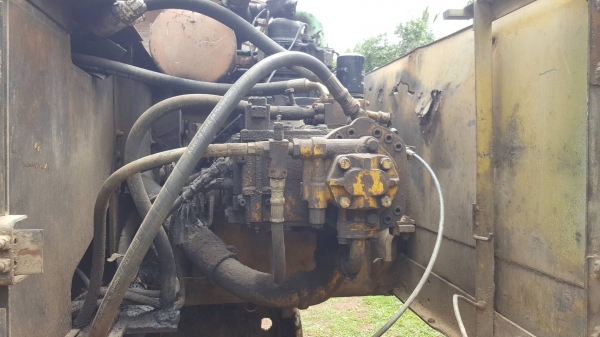 ขาย แบคโฮ KOMATSU PC200-3 คอนโทรลสั้น เอกสารใบซื้อขาย เครื่องดี ปั้มดี เอวแน่น ช่วงล่างโซ่ และใบแทรคไม่ค่อยสวยครับ ราคาต่อรองได้