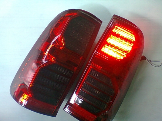 ไฟท้าย VIGO LED โคมดำ ไฟท้าย VIGO LED โคมดำ