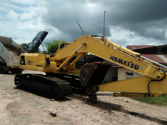 ขายด่วน!! Komatsu PC200-8 ไมล์ ชม. 15,000 สภาพสวยมากค่ะ