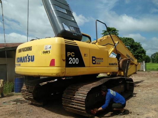 ขายด่วน!! Komatsu PC200-8 ไมล์ ชม. 15,000 สภาพสวยมากค่ะ