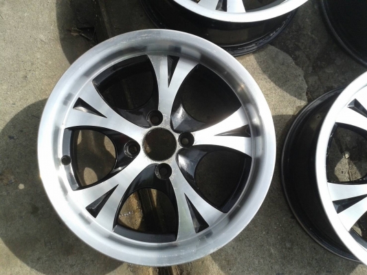 ขอบ15นิ้ว4รู100 ชุดนี้ ราคา 4200 บาท ขอบ15นิ้ว4รู100 ชุดนี้ ราคา 4200 บาท