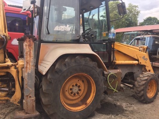 ขายรถตักหน้าขุดหลังล้อยางMF750