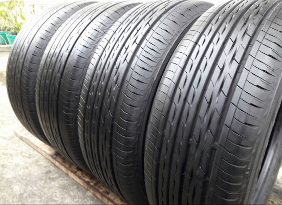 ยางรถยนต์มือสอง BRIDGESTONE รุ่น TURANZA GR100 .205 55R16 ปี2016 สภาพสวยมากๆไร้ที่ติ ดอกเยอะมากๆ90\%คุ้มสุดๆใช้อีกยาวๆ