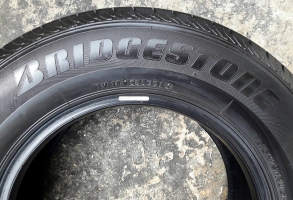 ยางรถยนต์มือสอง BRIDGESTONE รุ่น DURAVIS R611. 215 70R15 ปี2016 สภาพสวยมากๆ ดอกเต็มๆ90\%คุ้มสุดใช้อีกยาวๆไม่แพง ยางรถยนต์มือสอง BRIDGESTONE รุ่น DURAVIS R611. 215 70R15 ปี2016 สภาพสวยมากๆ ดอกเต็มๆ90\%คุ้มสุดใช้อีกยาวๆไม่แพง