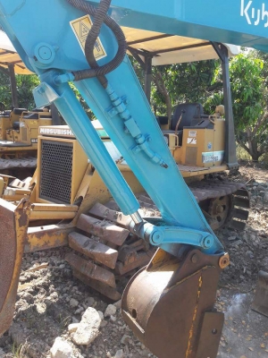 ขาย KUBOTA 035   เก่าใน สภาพดี มีลายแย๊ก  เอกสารครบ ลองระบบกันได้ทุกวัน  โทร  089-3818694 ดวงนภา