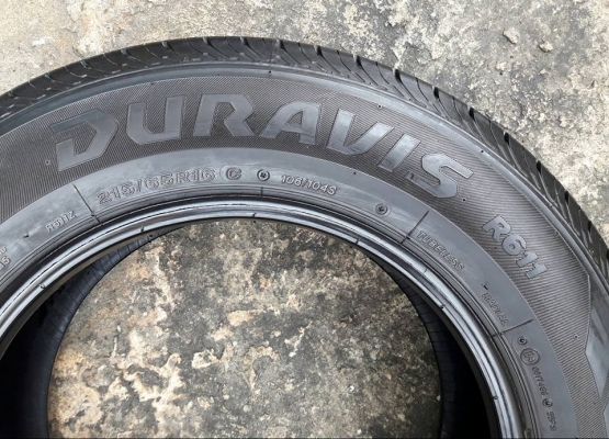 ยางรถยนต์มือสอง BRIDGESTONE รุ่น DURAVIS R611. 215 65R16 สัปดาที่26ปี2016 ลงพื้นปลายปี2016 สภาพสวยมากๆ ดอกเต็มๆ90\%คุ้มสุดๆใช้อีกยาวๆไม่แพง