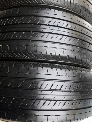 ยางรถยนต์มือสอง BRIDGESTONE รุ่น DURAVIS R611. 215 65R16 สัปดาที่26ปี2016 ลงพื้นปลายปี2016 สภาพสวยมากๆ ดอกเต็มๆ90\%คุ้มสุดๆใช้อีกยาวๆไม่แพง