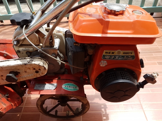 ขายรถพรวนดิน KUBOTA  มีเกียร์เดินหน้า ถอยหลัง สาดดินได้ เครื่องติดง่าย พร้อมใช้งาน ติดต่อ 0840560785