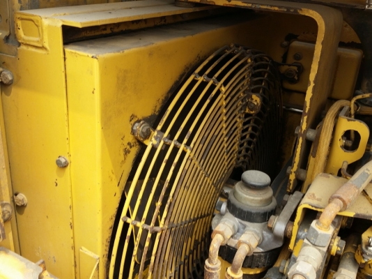 ขายรถบดอัดสั่นสะเทือนล้อเรียบ 10 ตัน CATERPILLAR CS-563C นำเข้าจาก USA าแท้ 100\% สภาพสวย ไม่เคยใช้งานในไทย