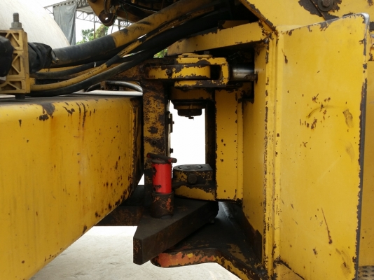 ขายรถบดอัดสั่นสะเทือนล้อเรียบ 10 ตัน CATERPILLAR CS-563C นำเข้าจาก USA าแท้ 100\% สภาพสวย ไม่เคยใช้งานในไทย