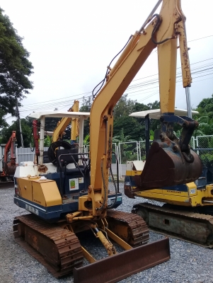 ต้องการขายรถขุดยี่ห้อKOMATSU-PC15-5 รถนอกนำเข้าจากญี่ปุ่น