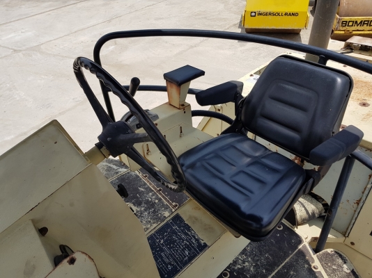ขายรถบดอัดสั่นสะเทือน Ingersoll Rand DD-110นำเข้าจากประเทศอเมริกา ไม่เคยใช้งานในไทย ขายรถบดอัดสั่นสะเทือน Ingersoll Rand DD-110นำเข้าจากประเทศอเมริกา ไม่เคยใช้งานในไทย