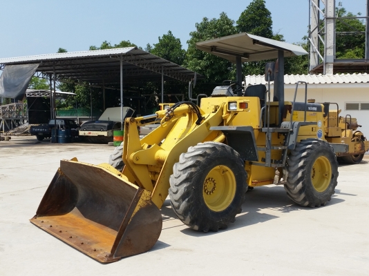 ขายรถตักล้อยาง ยี่ห้อ KOMATSU WA100-3 นำเข้าจากญี่ปุ่นแท้ 100\% สภาพสวย ไม่เคยใช้งานในไทย