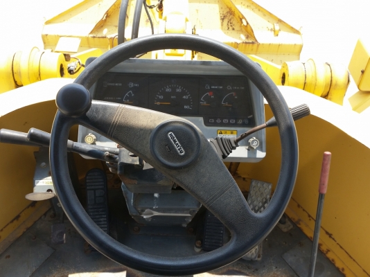 ขายรถตักล้อยาง ยี่ห้อ KOMATSU WA100-3 นำเข้าจากญี่ปุ่นแท้ 100\% สภาพสวย ไม่เคยใช้งานในไทย