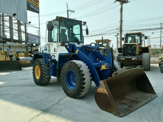 ขายรถตักล้อยาง ยี่ห้อ KOMATSU WA100-5 ซีเรียลสูง ปี 2006 นำเข้าจากญี่ปุ่นแท้ 100\% สภาพสวย ไม่เคยใช้งานในไทย