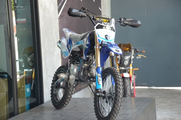 VSX-R125