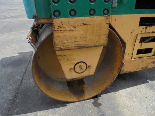 ขายรถบด /หน้าเหล็ก / หลังยาง ยี่ห้อ KOMATSU  เก่านอกมีเอกสาร  ขายตามสภาพ ราคา 295,000 บาท