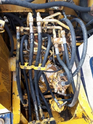 ขาย 395,000 บาท  KOMATSU PC120-5 เครื่องดี ปั้มแรง โช่หนา เอวแน่น ไฟฟ้าตัด เอกสารชื้อขาย   รถอยู่ จ.นครปฐม โทร&amp;ไอดีไลน์ 0610710295