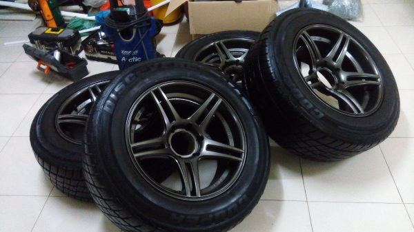 แม็กพร้อมยาง MR5 ขอบ 18