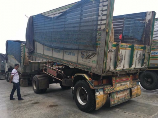 Hino mega 260 แรง ปี 47 ดัมพ์พืชไร่อู่ ส.สมบัติ แม่ 12 ล้อลูก 2 เพลา ใส่ของได้เกือบ 30 ตัน
