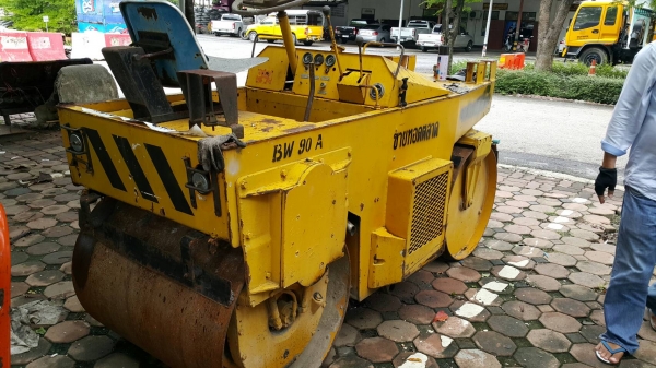 รถบดbomag สั่นสะเทือน