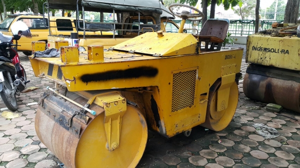 รถบดbomag สั่นสะเทือน