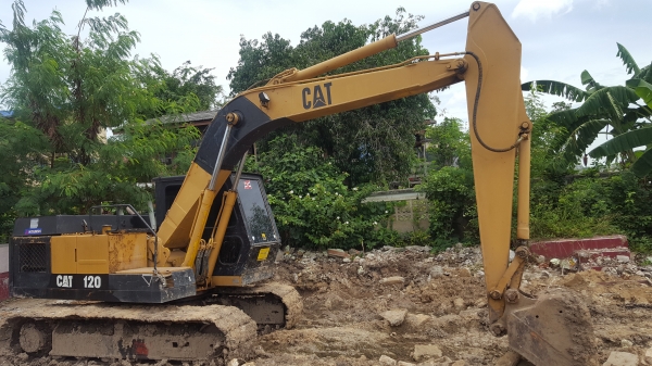 ต้องการขายด่วน E120.  พร้อมใช้งาน 0811724501