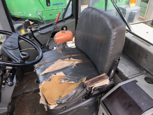 ขายรถตักล้อยาง KOMATSU WA100-3E แขนยาวพิเศษ รถนอกนำเข้าจากญี่ปุ่น สภาพสวยพร้อมใช้ มีVDOการทำงานครับ ขายรถตักล้อยาง KOMATSU WA100-3E แขนยาวพิเศษ รถนอกนำเข้าจากญี่ปุ่น สภาพสวยพร้อมใช้ มีVDOการทำงานครับ