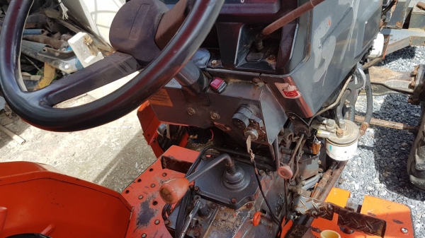 รถไถ KUBOTA  L2605 4WD.  ปี 46.  /  2  เพลา.       สนใจติดต่อ  081 - 9706989 รถไถ KUBOTA  L2605 4WD.  ปี 46.  /  2  เพลา.       สนใจติดต่อ  081 - 9706989