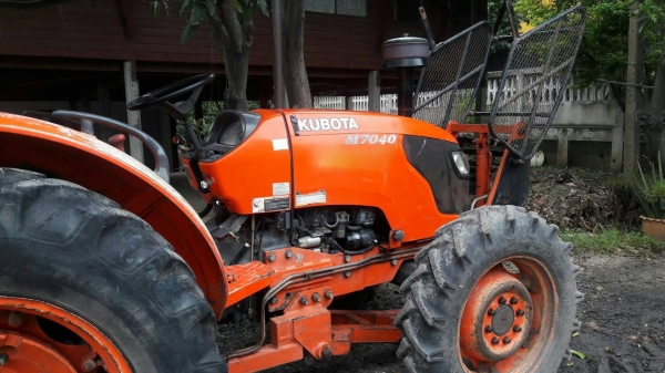 รถไถ KUBOTA 7040  ,  2 เพลา.  ,  ( มีขาย 2 คัน. )     สนใจติดต่อ  081 - 9706989 รถไถ KUBOTA 7040  ,  2 เพลา.  ,  ( มีขาย 2 คัน. )     สนใจติดต่อ  081 - 9706989